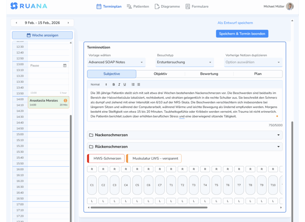 Ein Screenshot der RUANA-Softwareoberfläche mit detaillierten Terminnotizen für Anastasiia Morales. Das Bild zeigt den Reiter "Subjective" mit einem ausführlichen Anamnese-Text sowie darunterliegende Schnellwahl-Tags wie „HWS-Schmerzen“ und Symbole zur Wirbelsäulen-Segmentierung.